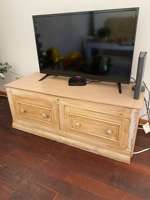 Móvel com 2 gavetas