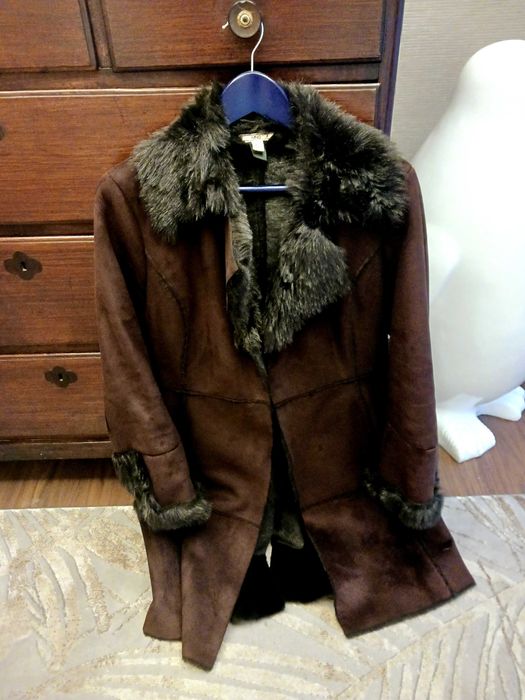 Casacao em pele com pêlo castanho