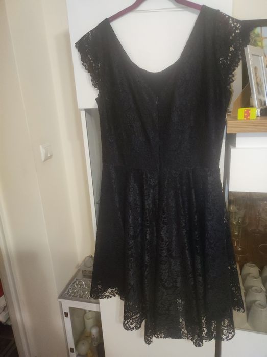 Elegancka sukienka z koronki