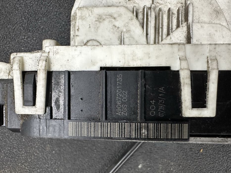 Замок передней двери Mercedes Sprinter 906, Volkswagen Crafter