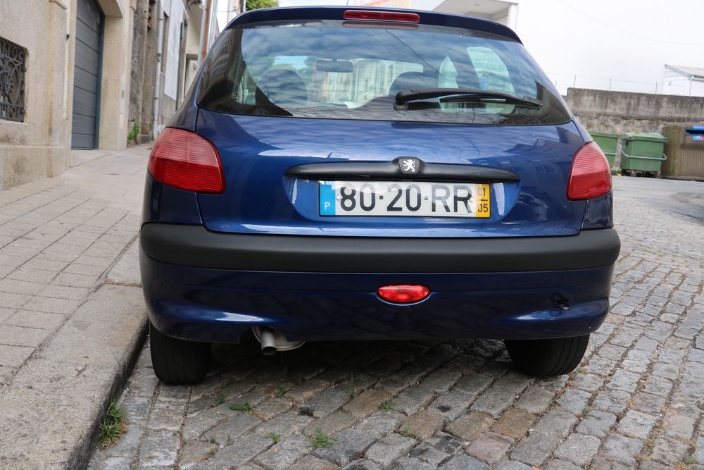 Peugeot 206 , 1100 a gasolina