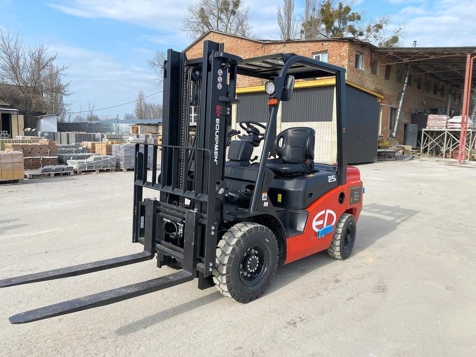 Продаж вилкових навантажувачів Київ нові та вживані гарантія доставка