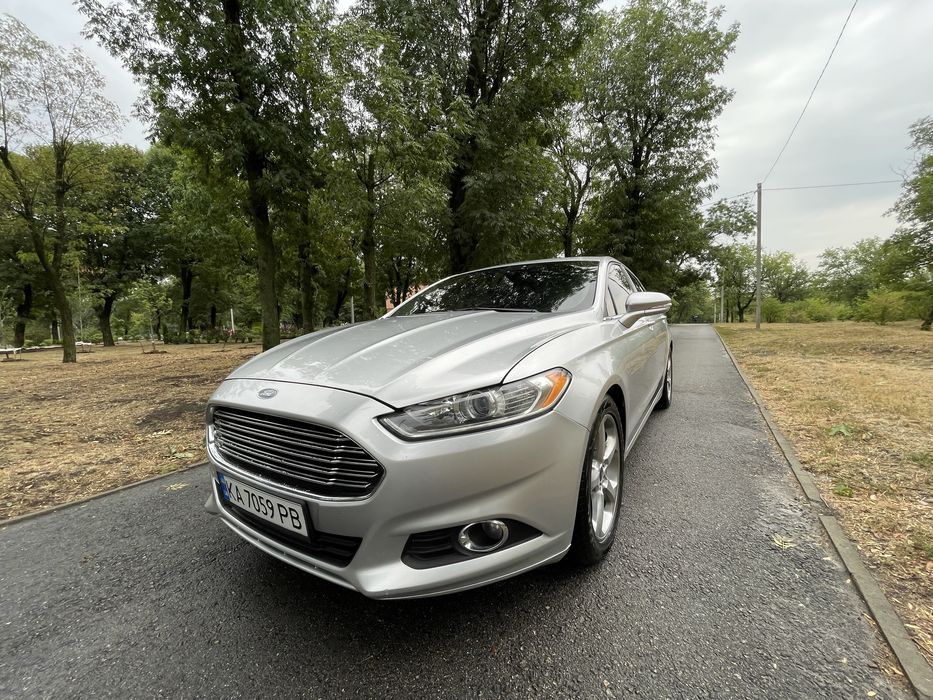 Продам Ford Fusion в гарній комплектації.
