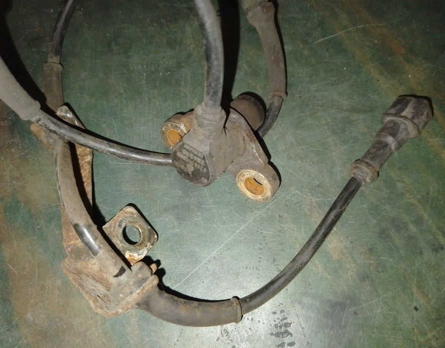 Датчик ABS Mitsubishi.