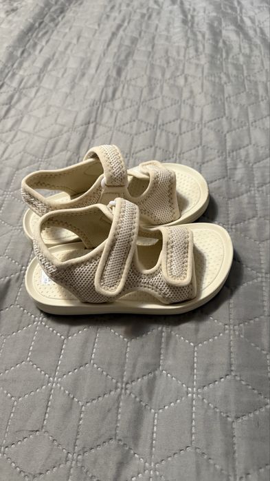 Сандалі для дівчинки