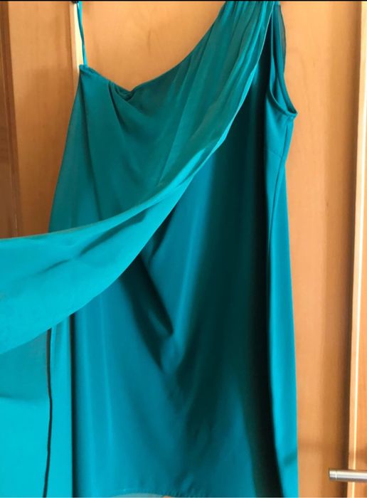 Vestido de cerimónia verde,  em tecido fluido