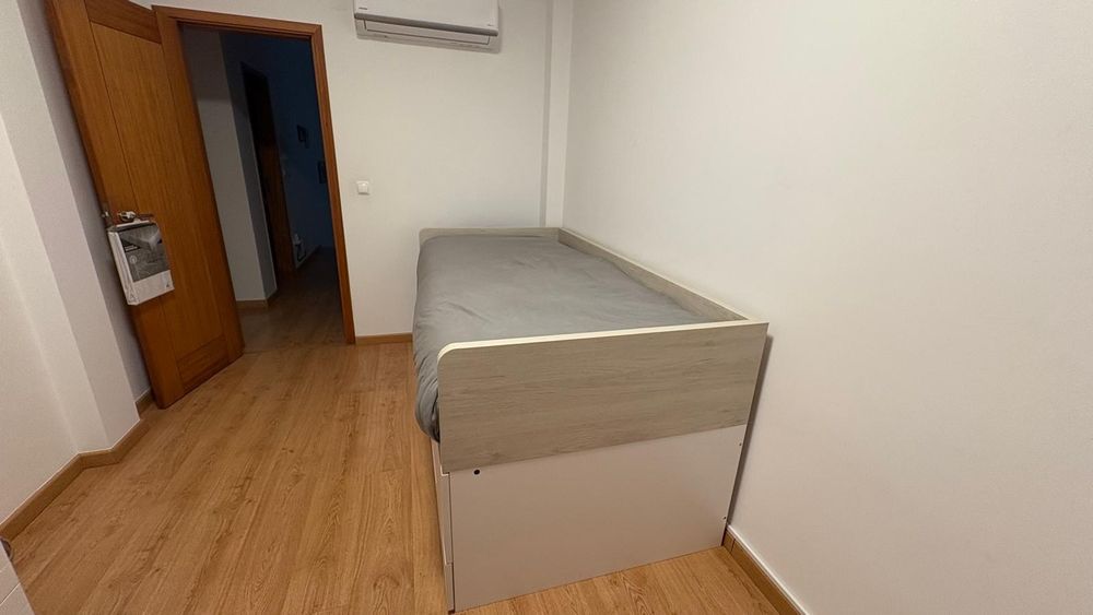 Cama com gavetão e 2 gavetas