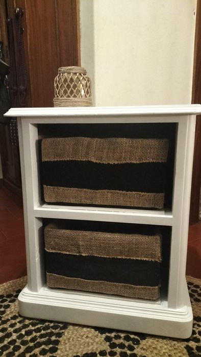 Vendo móvel com duas prateleiras