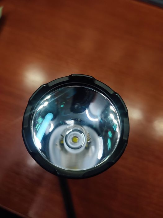 Тактический фонарь convoy c8+ sst40