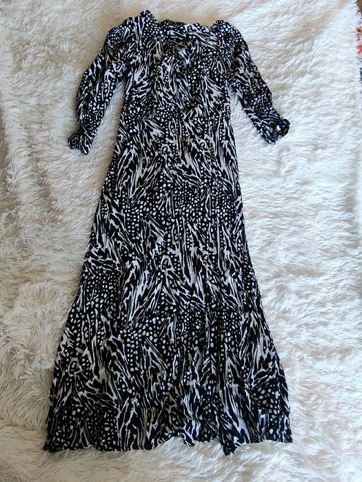 Dopasowana sukienka Reserved