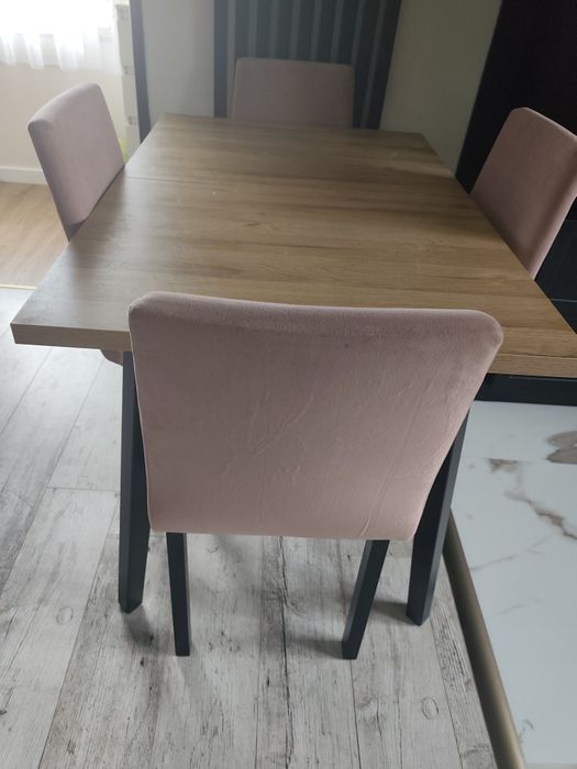 Stół z 4krzeslami