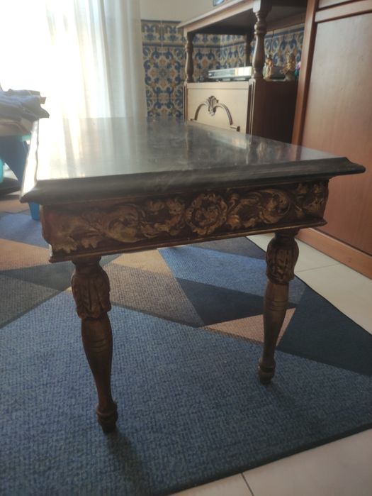 Mesa de centro de pedra