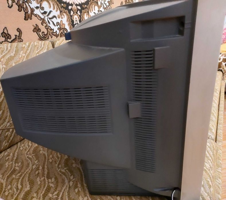 Телевізор LG RT-21FB35M