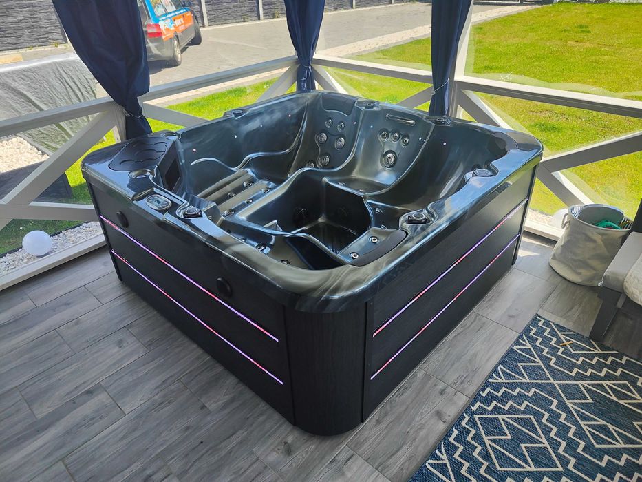 Nowe Jacuzzi całoroczne . Z możliwością podłączenia pieca na drewno