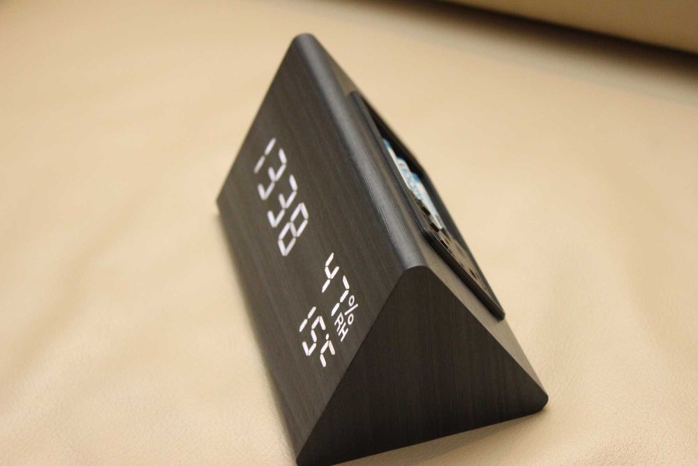 Genialny budzik termometr higrometr zegar znikający na klaśnięcie