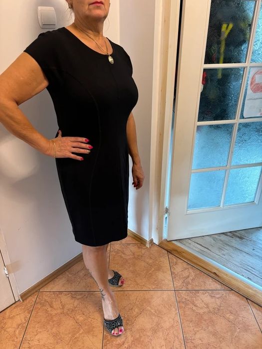 Marc cain mała czarna elegancka sukienka bandazowa tuba wyszczuplająca