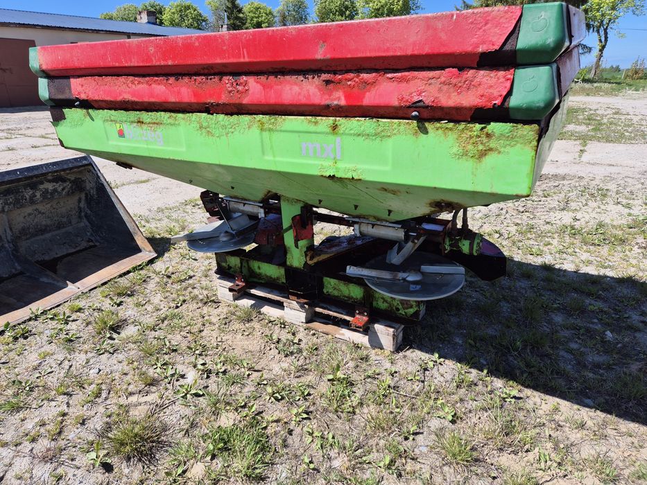 Rozsiewacz Unia mxl 1600