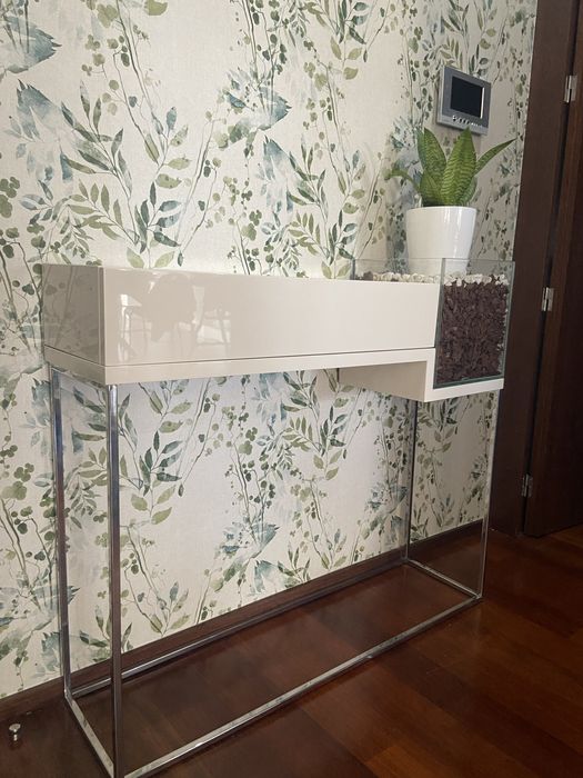 Aparador/consola lacagem alto brilho e inox polido