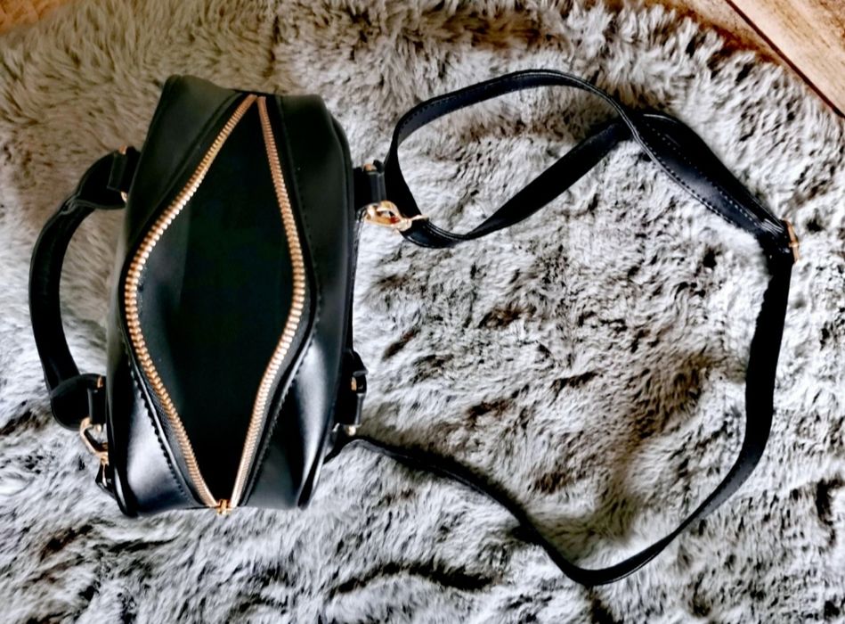 Torebka kuferek mała czarna sinsay