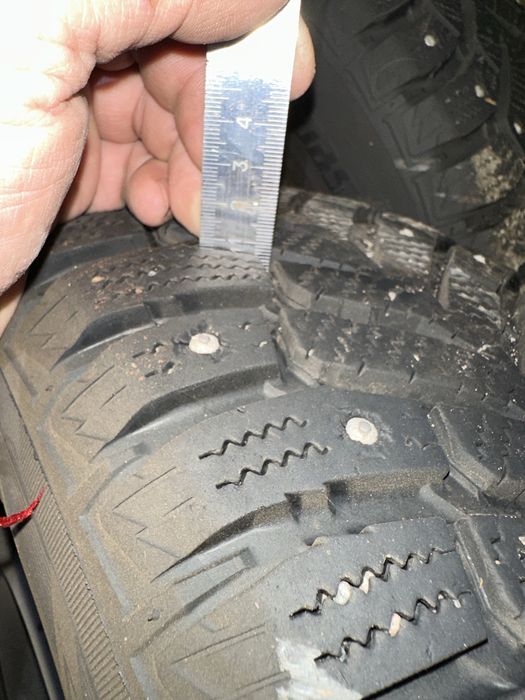 Продам зимову шиповану гуму на дисках 3000грн/шт+ торг