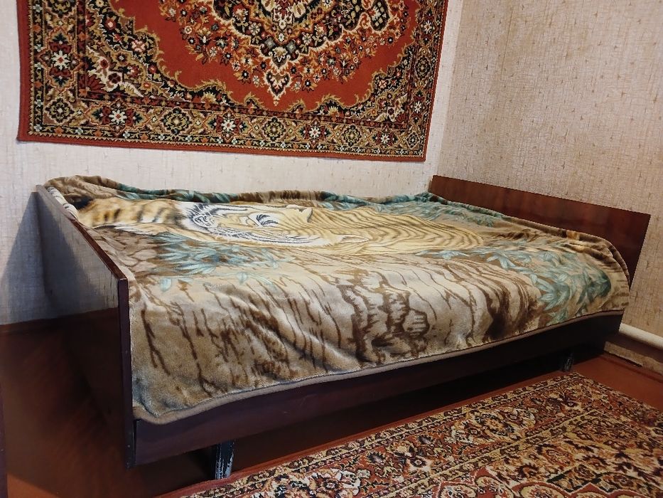 Продам б/у ліжко.