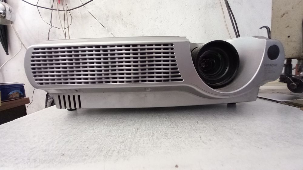 Two projectors in good condition64170785515521122