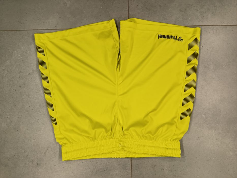 Krótkie spodenki treningowe Hummel roz. M sportowe