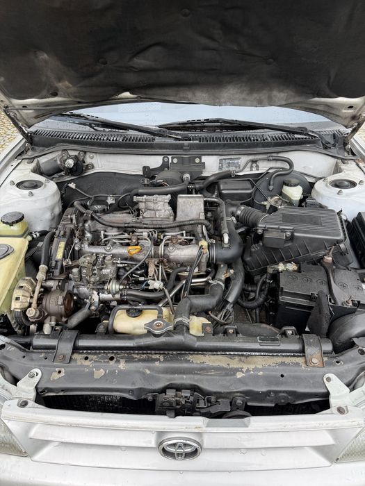 Toyota Starvan 2.0D XL - Comercial - precisa trocar correia e bomba agua