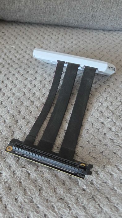 Hyte PCIE40 4.0 Luxury Riser Cable 20cm White