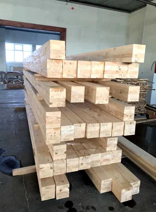 Купити брус та стропила для будівництва з дерева 1 гатунку