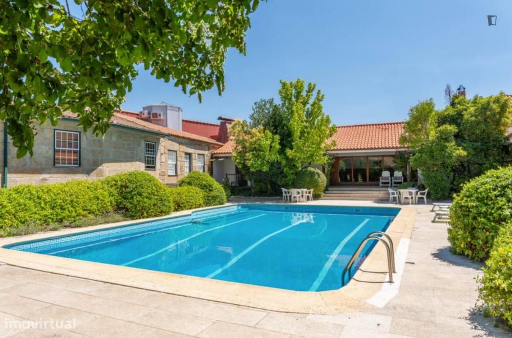 Casa com 5 quartos - localizado em Vila real