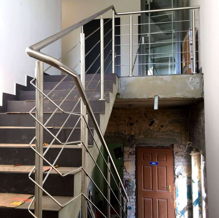 Balustrady ze stali nierdzewnej, malowane i inne.