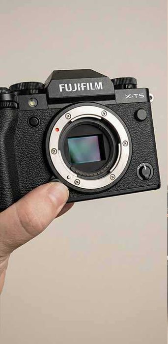 Fujifilm X-T5 Black + 16-55mm f2.8 Pro + 35mm f2 - Full Set