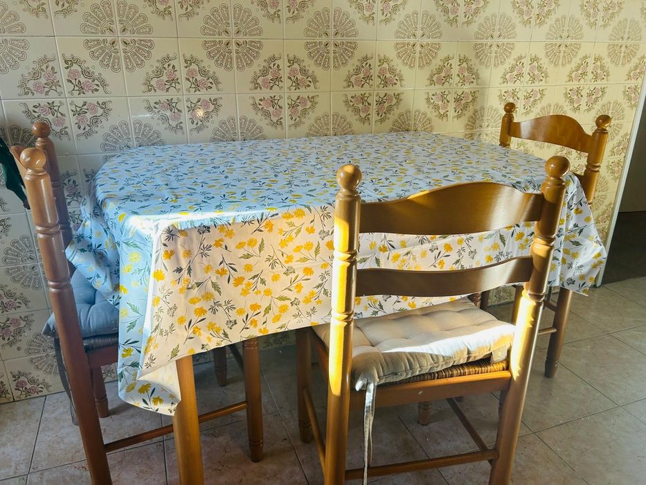 Mesa com 3 cadeiras extensível