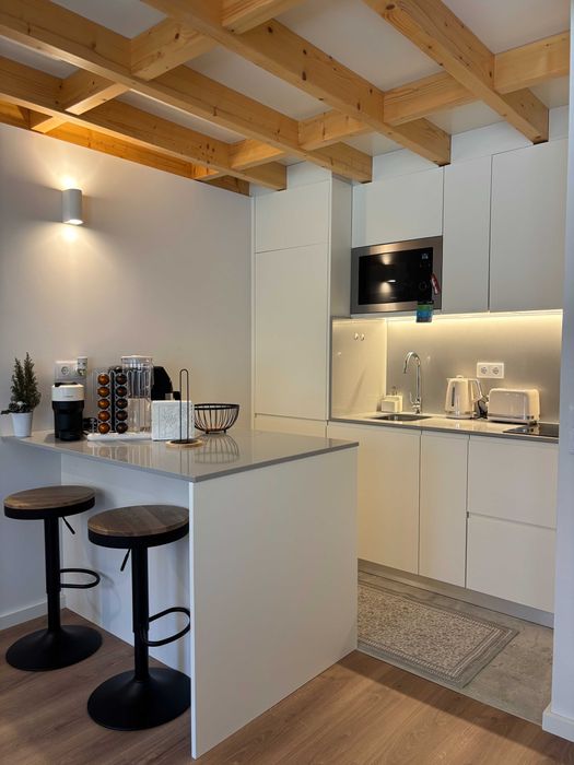 Arrenda-se Moradia em Banda Moderna Totalmente Mobilada em Gaia | Fully Furnished Open Space House in Gaia