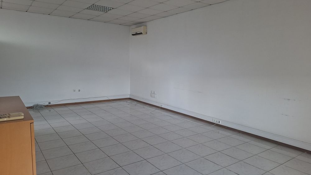 Armazém - Pavilhão Industrial //Esmeriz 500m2