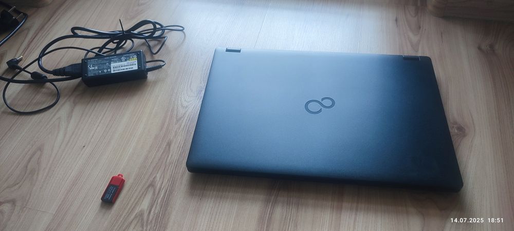 Laptop Fujitsu Lifebook E559 15,6/i5/8GB/256GB/Win11  (E5590M0003PL)