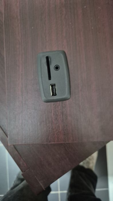 Leitor cartao SD e USB renault
Nunca usado 
Mais info contacte 
20€