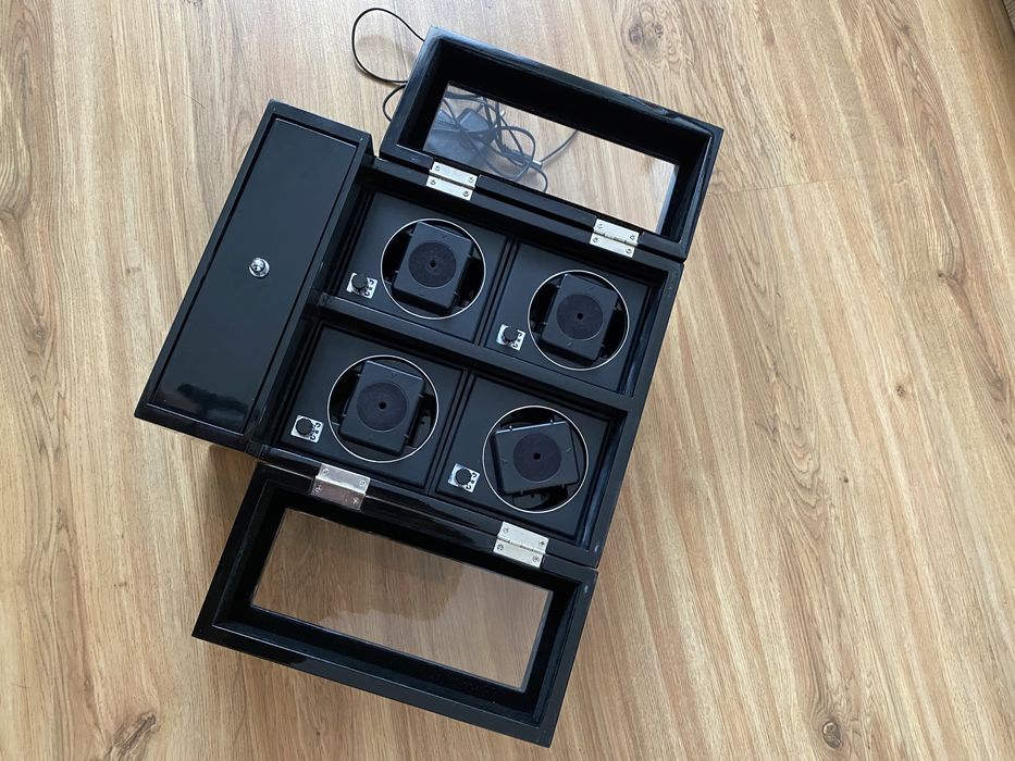 Rotomat na 4 zegarki, elegancka gablota, lakierowane drewno