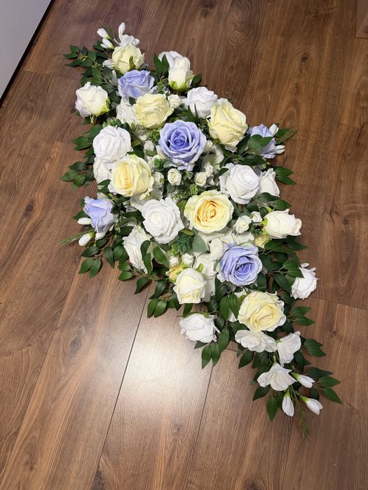 Композиції з штучних квітів на могилу/ квіти на труну/кладовище/цвинар