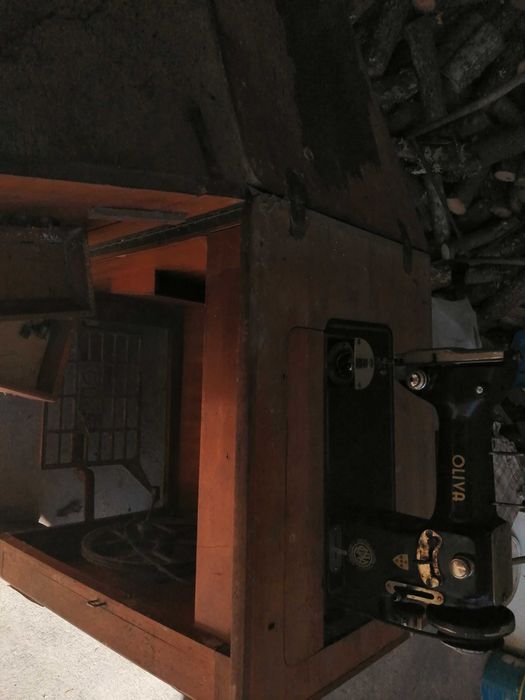 Máquina de costura Antiga OLIVA - a funcionar com correia