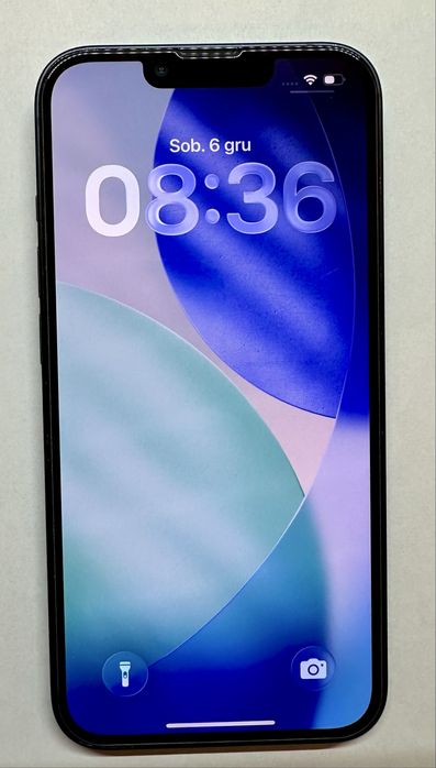 iPhone 13 128 GB z pudelkiem i dodatkiem