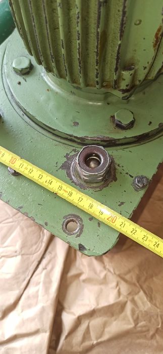 Grupo hidráulico com cilindro e válvula manual