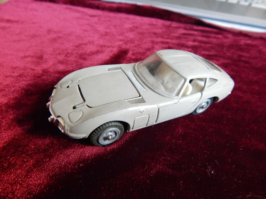 Машинка Тойота 2000GT
