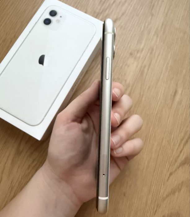 Продам Айфон iPhone 11 64 гб білий