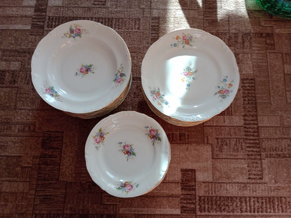 Zestaw talerzy obiadowych dla 11 osób