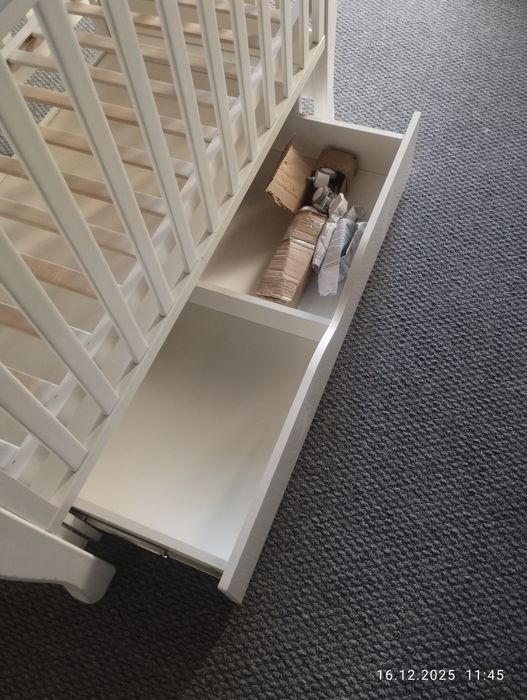 Дитяче ліжечко .