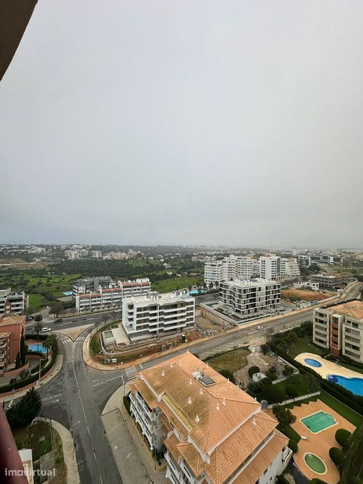Apartamento T1 com lugar de parqueamento e piscina