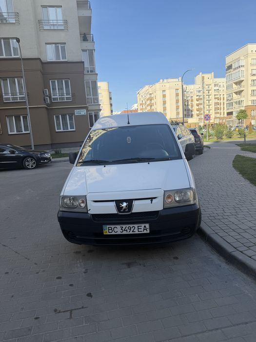 Продм хорошу мсімейну машинку