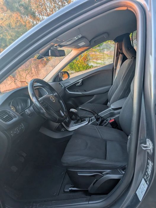 Volvo V40 D2 — foto 8